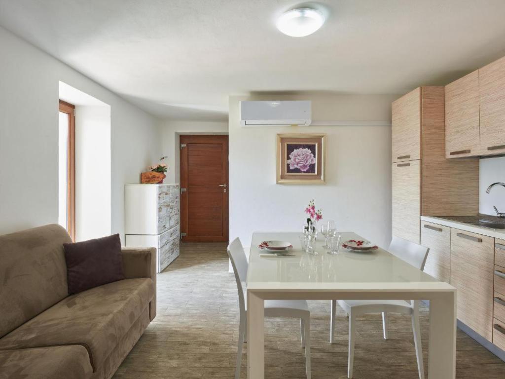 Rustico Maria Apartment Vercana ภายนอก รูปภาพ